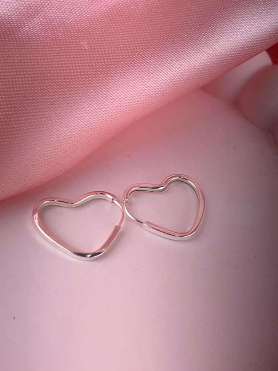 ARGOLA CORACAO FIO QUADRADO 1,5CM 0,7G